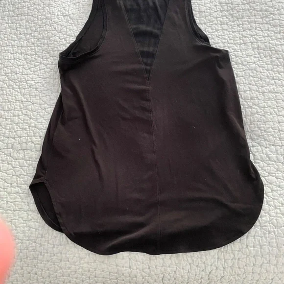 Bundle of three Athleta sleeveless tops - Picture 10 of 11